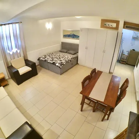 Carla Studio Apartment